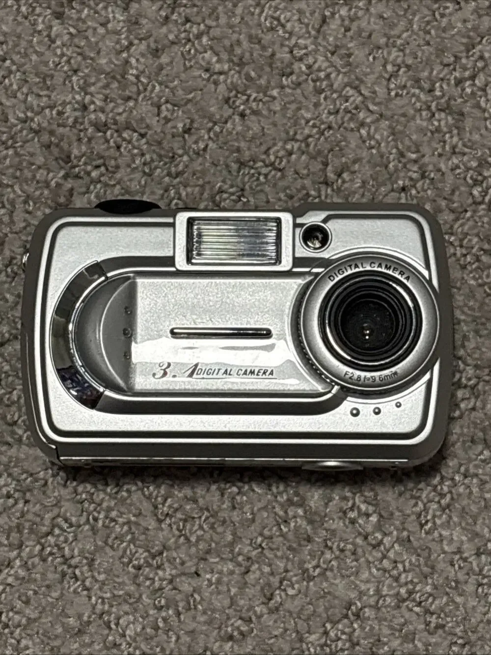Unbranded Vintage silver 3.1-megapixel digital camera from early 2000s DOES Work